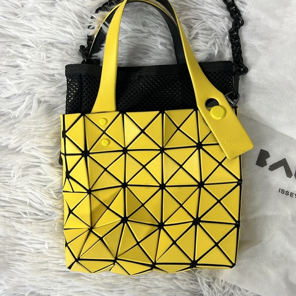 ISSEY MIYAKE BAO BAO MINI WITH CHAIN - Picture 4 of 10